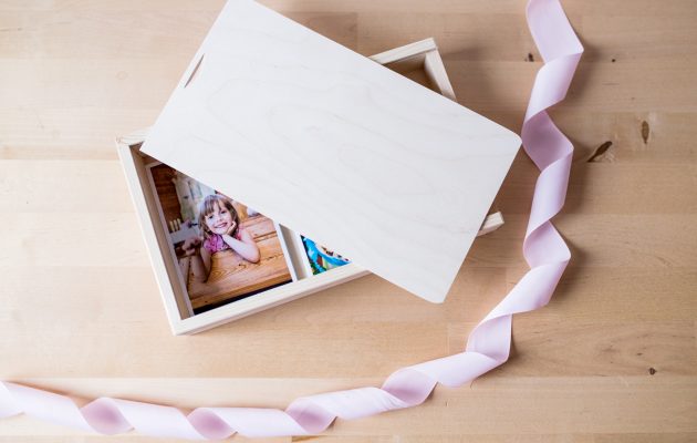 Pudełko ze zdjęciami to fajny pomysł na własnoręcznie wykonany prezent